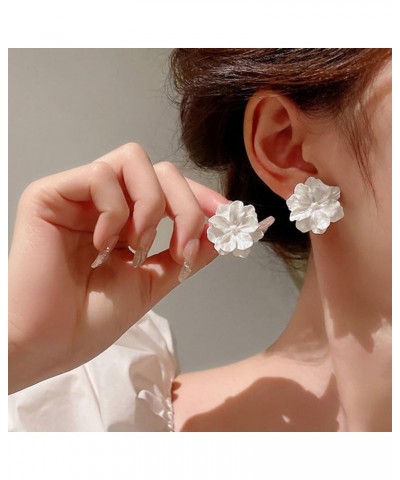 Bohemian White Flower Earrings Resin Flower Stud Earrings Vintage Camellia Floral Earrings Acrylic Big Flower Dangle Earrings...