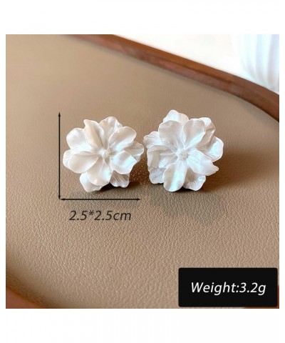 Bohemian White Flower Earrings Resin Flower Stud Earrings Vintage Camellia Floral Earrings Acrylic Big Flower Dangle Earrings...